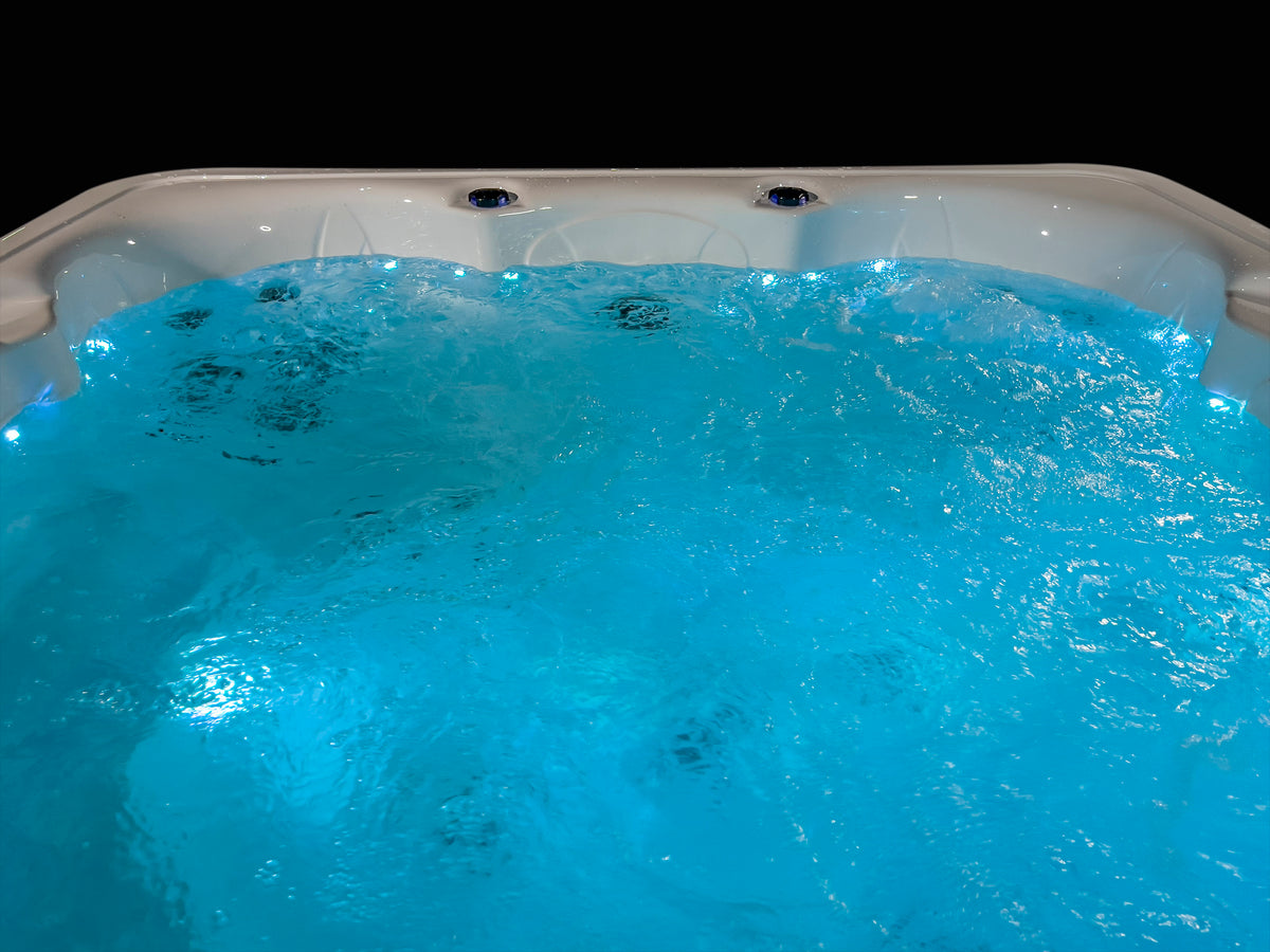 Holiday Let Hot Tub - HL730