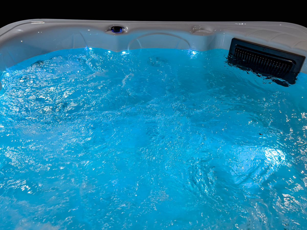Holiday Let Hot Tub - HL730