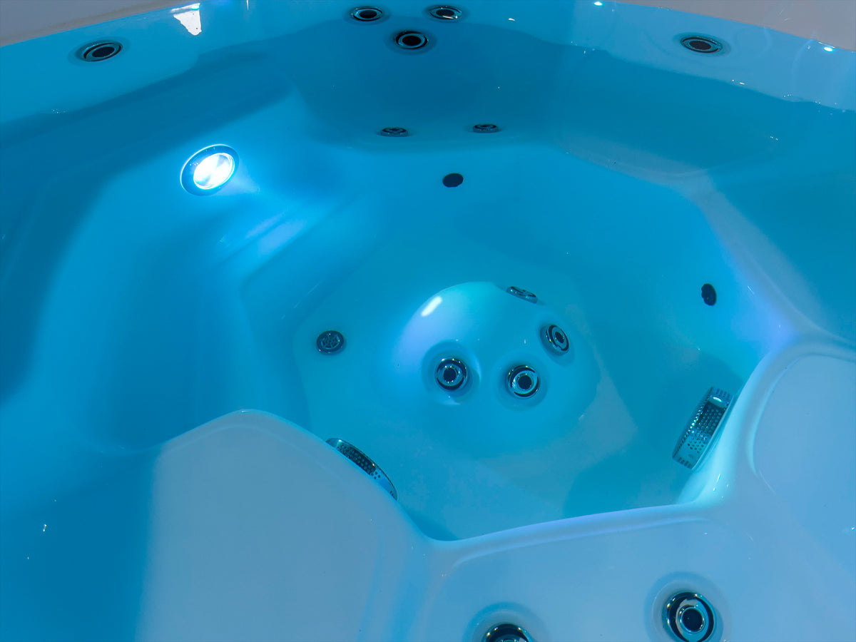 Holiday Let Hot Tub - HL730
