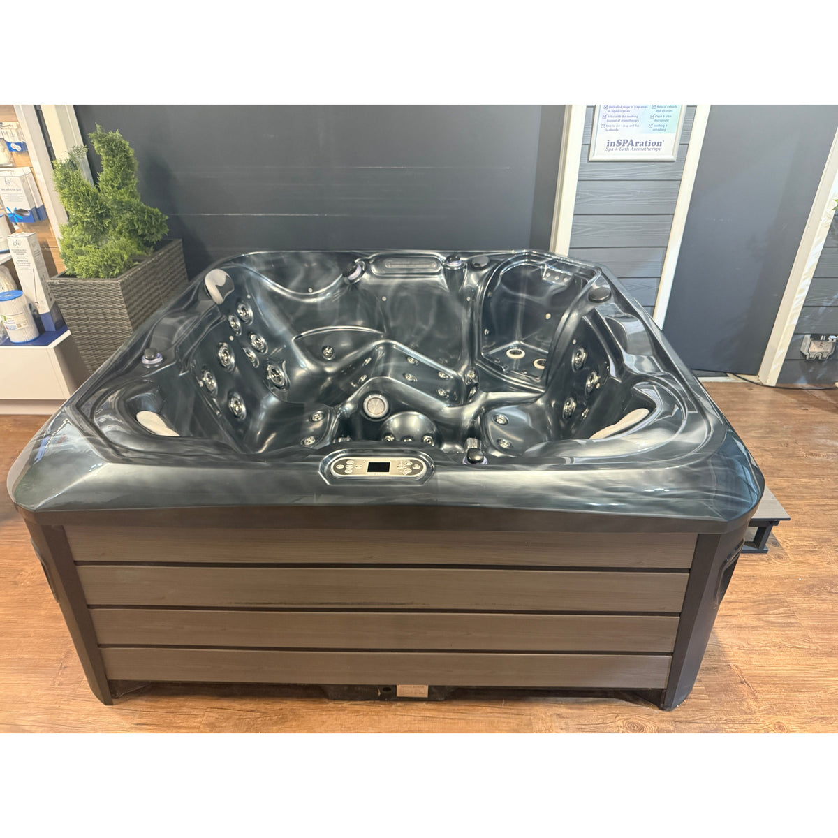 Refurbished 2nd Hand Pre Owned - Platinum Santorini Hot Tub