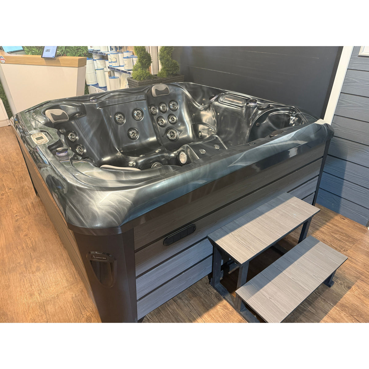 Refurbished 2nd Hand Pre Owned - Platinum Santorini Hot Tub