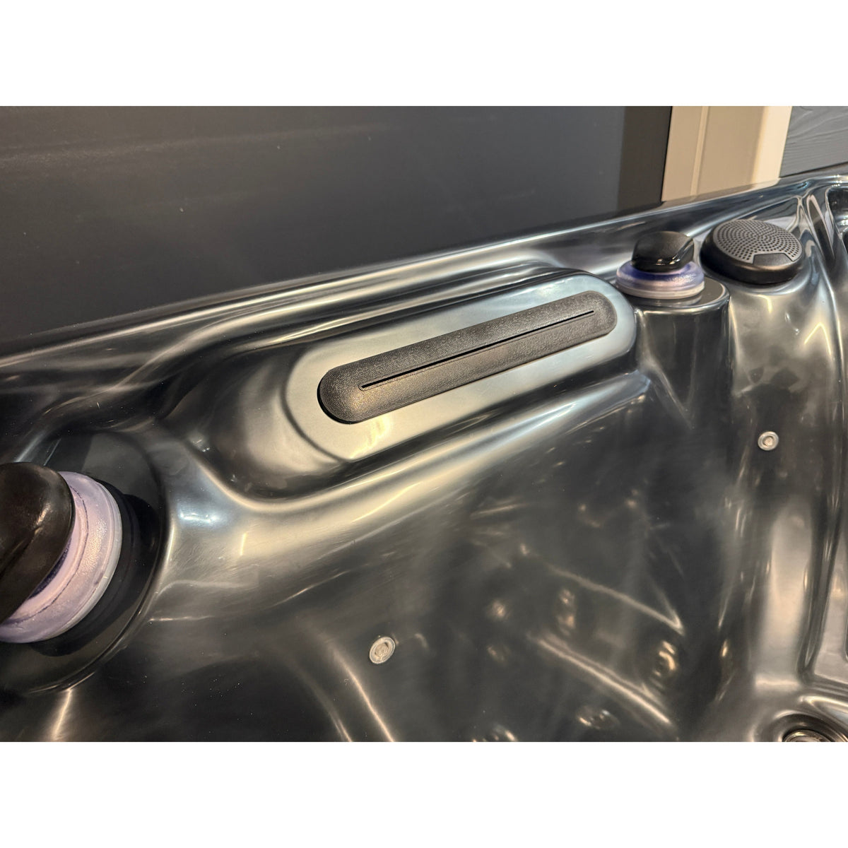 Refurbished 2nd Hand Pre Owned - Platinum Santorini Hot Tub