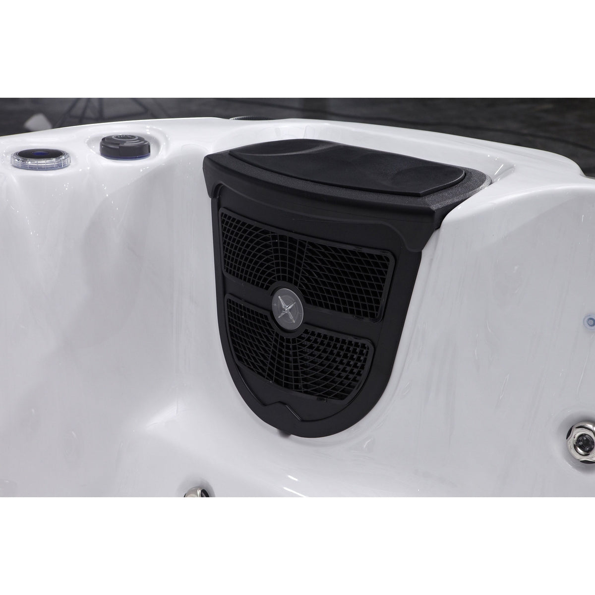 Fresh Water BAY Hot Tub