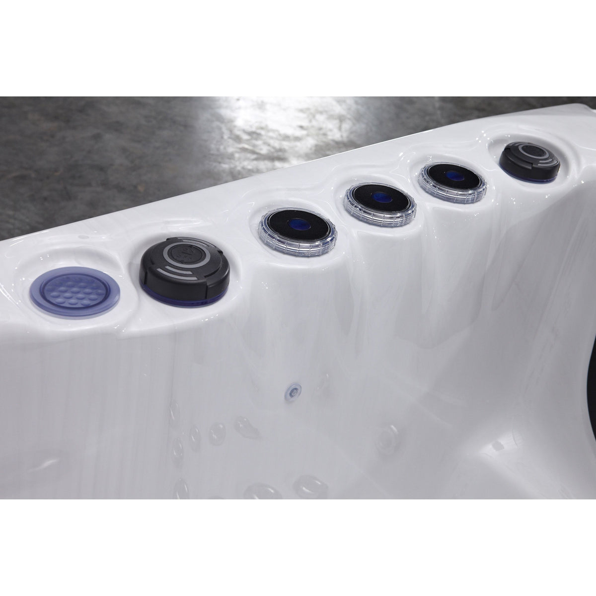 Fresh Water BAY Hot Tub