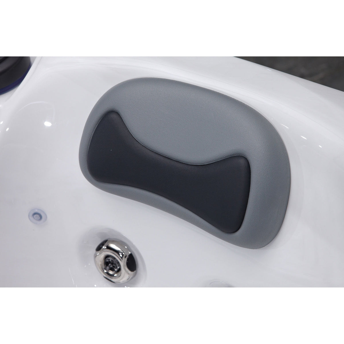 Fresh Water BAY Hot Tub