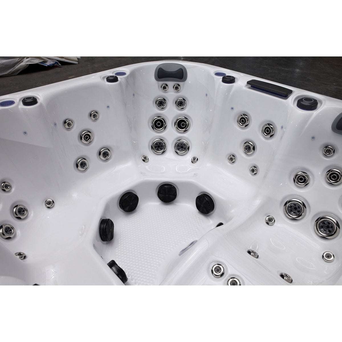 Fresh Water BAY Hot Tub