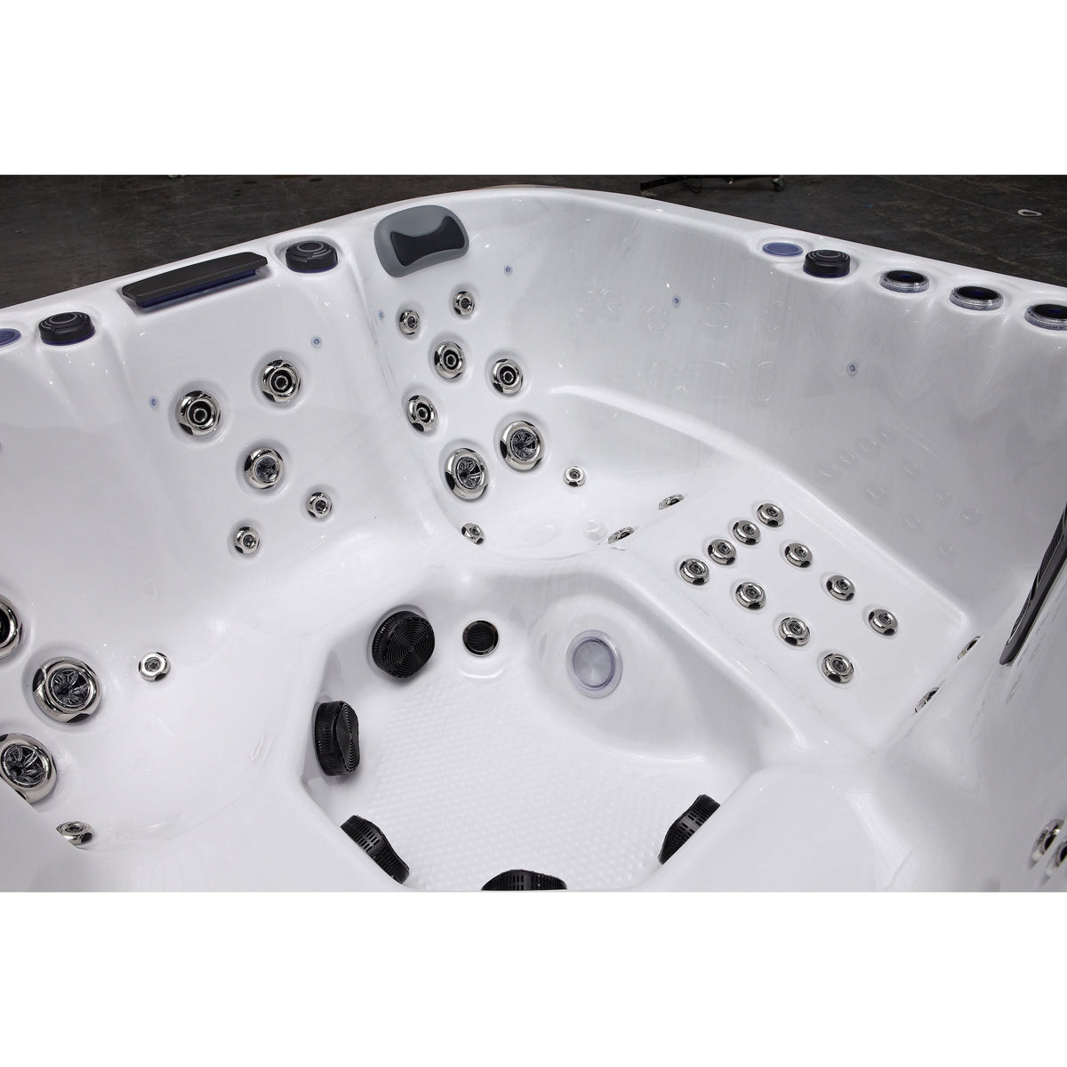Fresh Water BAY Hot Tub