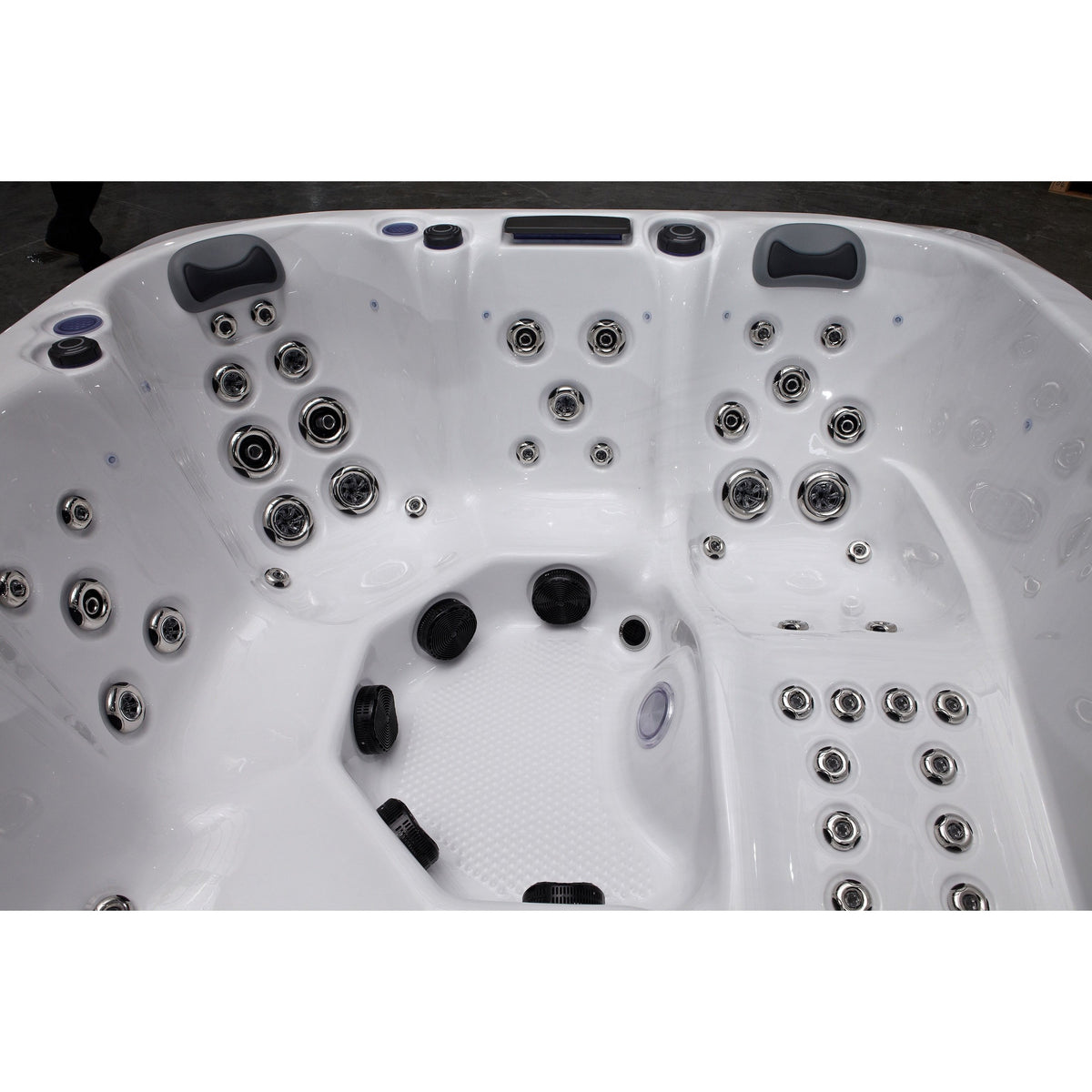 Fresh Water BAY Hot Tub