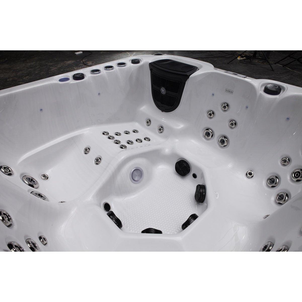 Fresh Water BAY Hot Tub