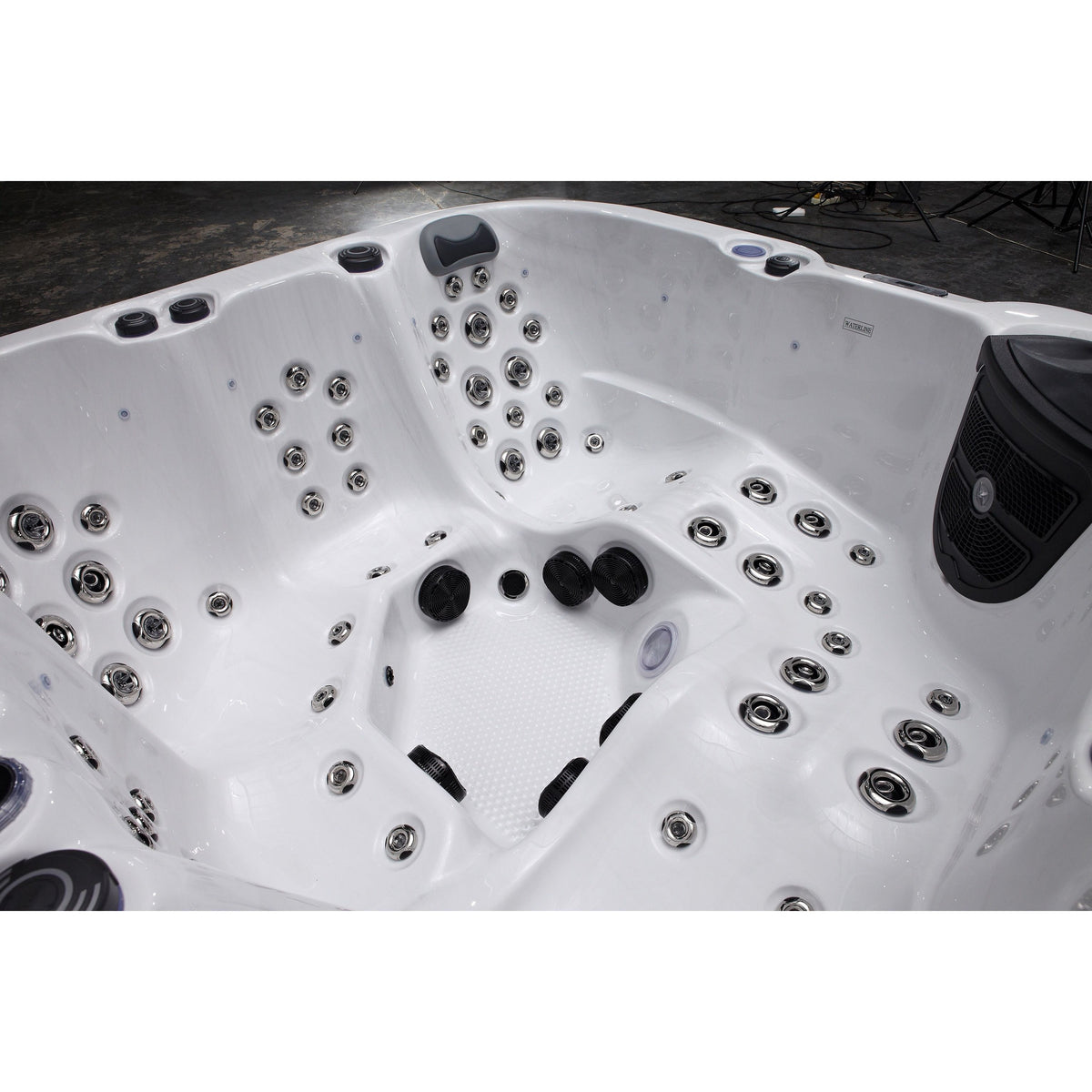 Fresh Water SPRING Hot Tub