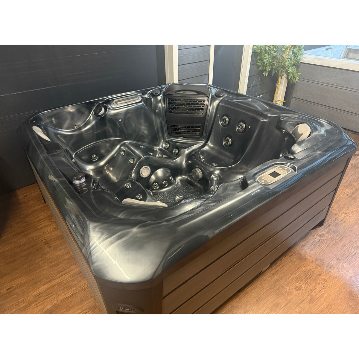 Refurbished 2nd Hand Pre Owned - Platinum Santorini Hot Tub